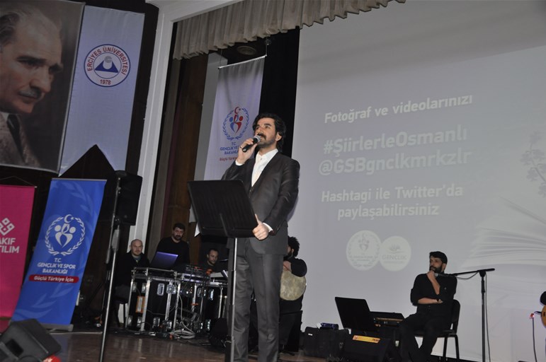 Şair Tuncer şiirleriyle  izleyenleri mest etti...