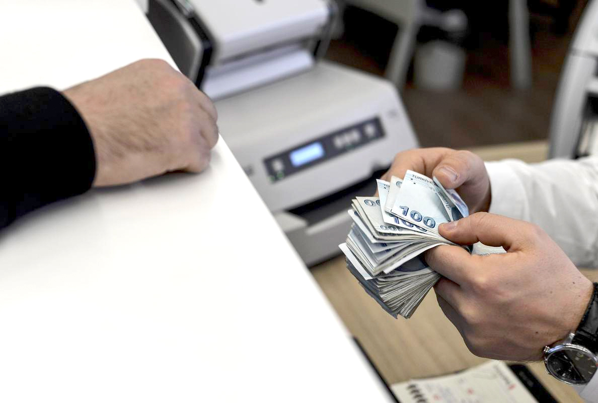 Bankalardan zor günler için kredi kolaylığı! ATM'lerden 5 bin lira kredinizi kolayca alın
