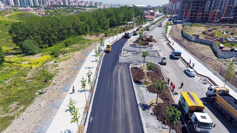 Beylikdüzü’nde asfaltlama çalışmaları devam ediyor