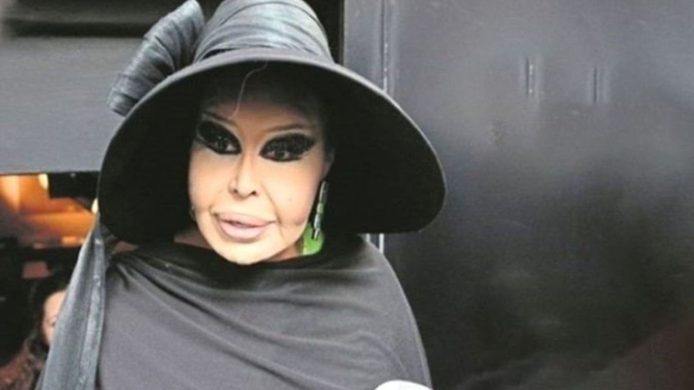 Şafak Sezer konuk olduğu programda Bülent Ersoy'a alkol testi yaptı