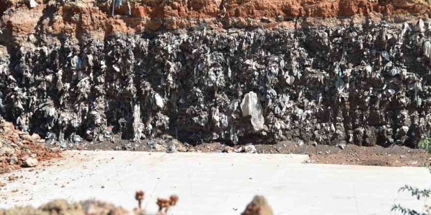 TOKİ 60 yıllık Uşak çöplüğünün üstüne konut yapıyor