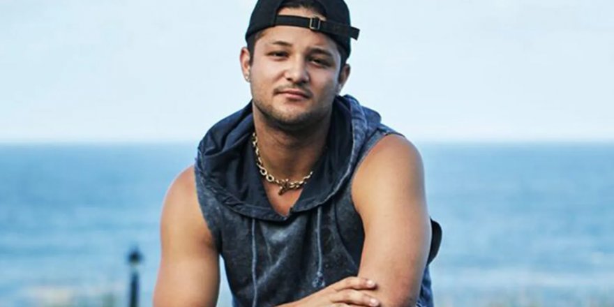 Ünlü oyuncu bıçaklanarak öldürüldü