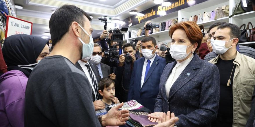 İYİ Parti lideri Meral Akşener Siirt'te Başbakan Akşener sloganlarıyla karşılandı