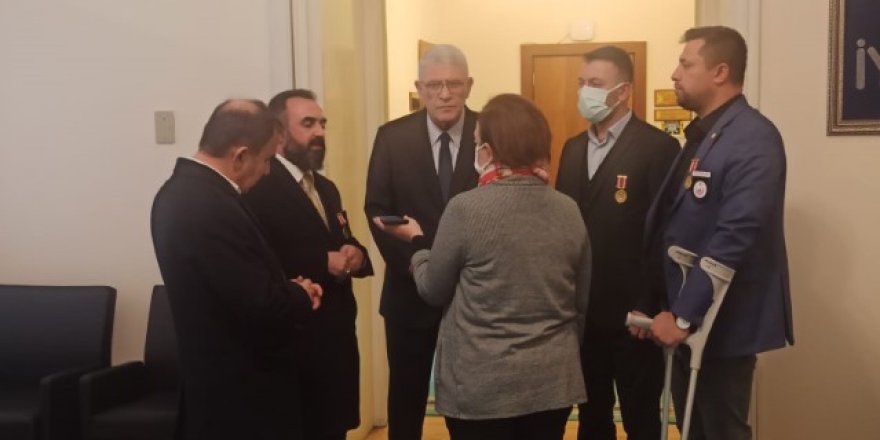 İYİ Parti TBMM’de gazi ve şehit aileleri ile bir araya geldi