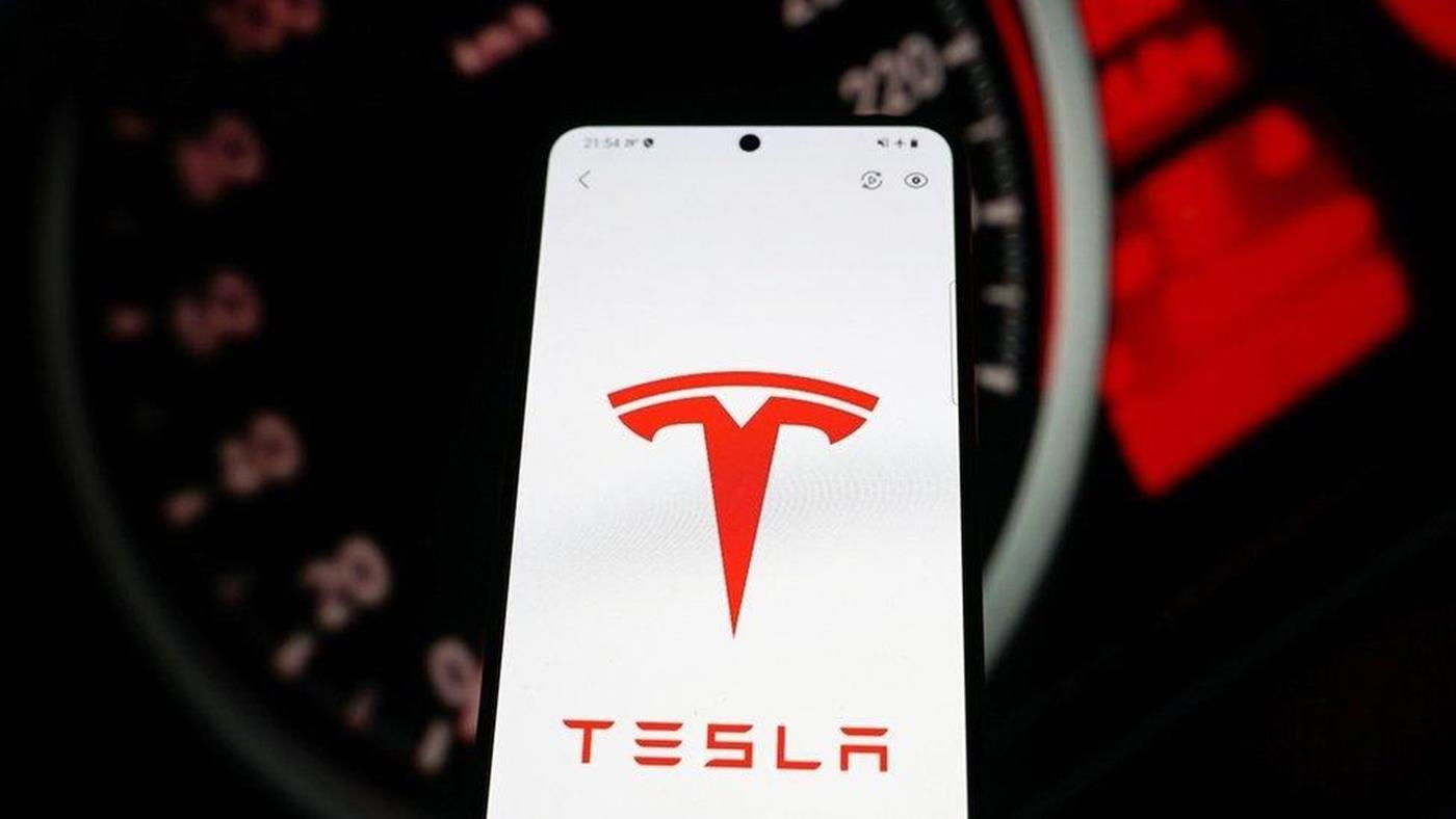 Tesla'nın hatası pahalıya patladı! Elon Musk özür diledi