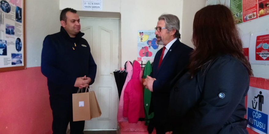 Tokat’ta İYİ Parti, köydeki öğretmenleri unutmadı