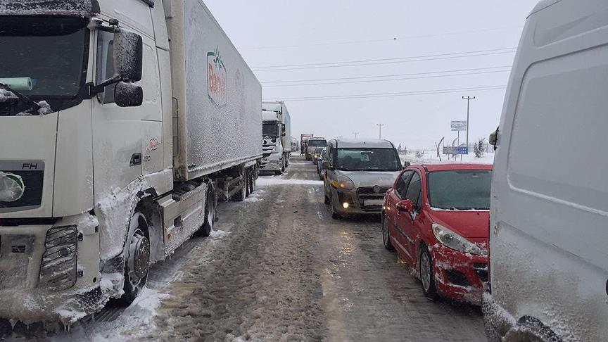 Bursa-İzmir karayolu ulaşıma kapandı