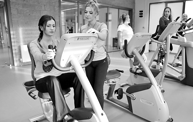 Fitnes salonunda kişiye özel eğitim