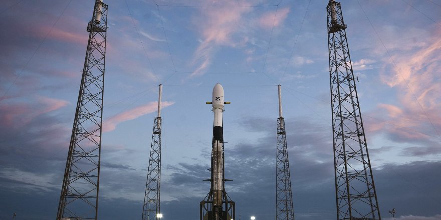 SpaceX uzaya bir uydu daha gönderdi