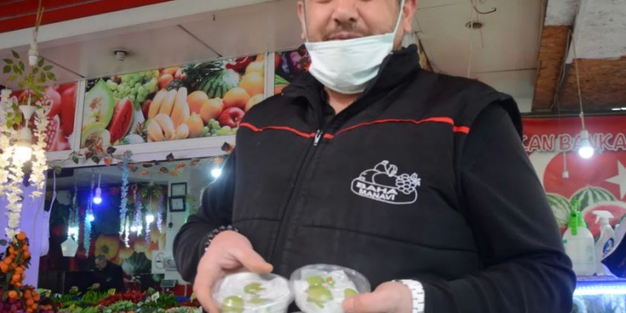 Balıkesir'de erik 1000 liradan tezgaha indi