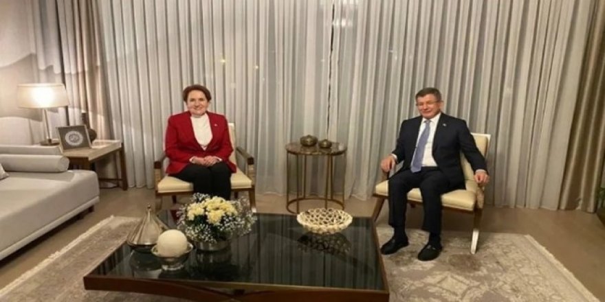 Meral Akşener, Davutoğlu'nu evinde ziyaret etti