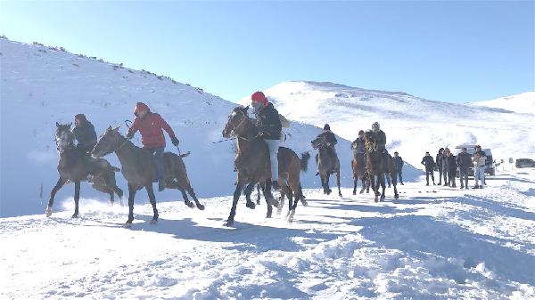 Eksi 22 derecede at yarışı