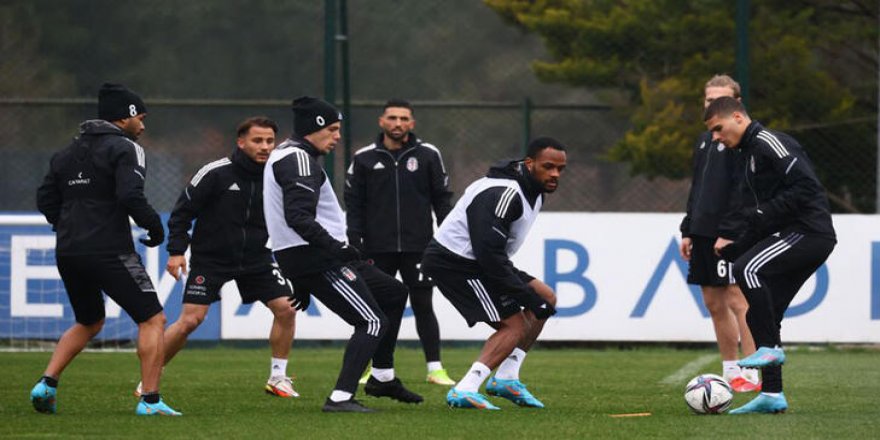 Beşiktaş'ta Nkoudou takımla çalıştı