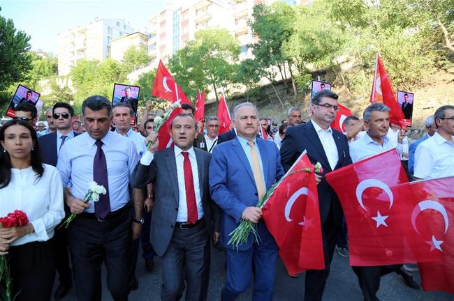 Tunceli'de "teröre lanet yürüyüşü" düzenlendi