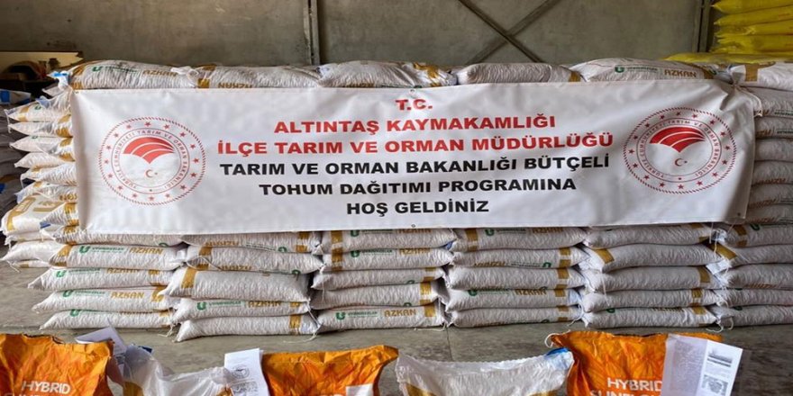Altıntaş’ta çiftçilere yüzde 75 hibeli yağlık ayçiçeği, nohut ve kuru fasulye tohumu dağıtıldı