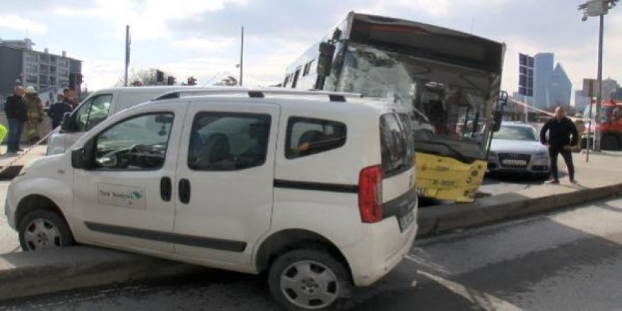 Kağıthane'de İETT otobüsü 6 araca çarptı