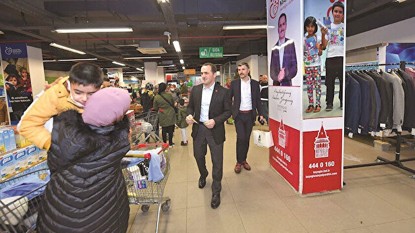 İhtiyaç sahibi ailelere belediyeden bayramlık yardım