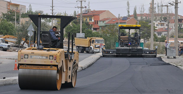 Okul bahçeleri ve yolları asfaltlanıyor