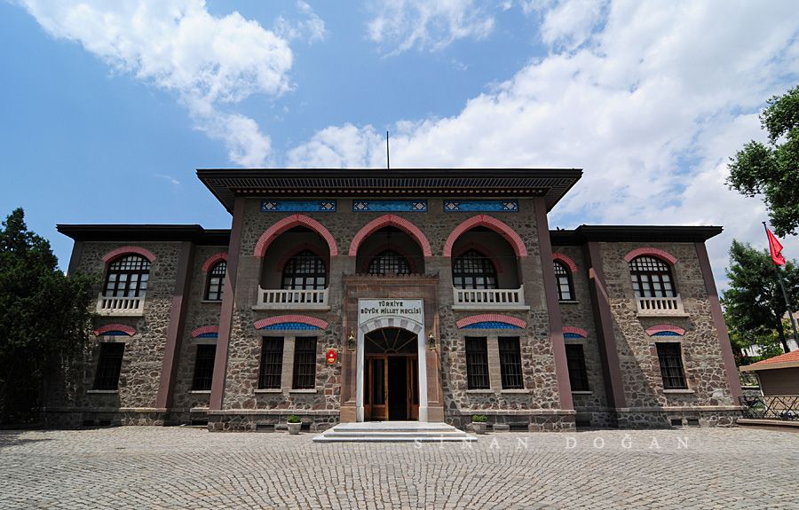 Türkiye Büyük Millet Meclisi 300 personel alacak