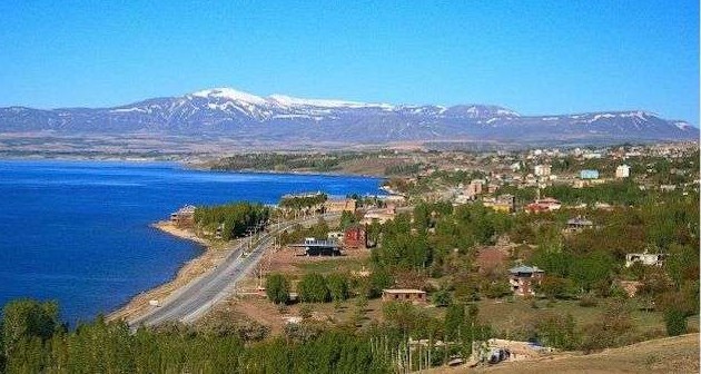 Bitlis'te icradan satılık 4 katlı bina