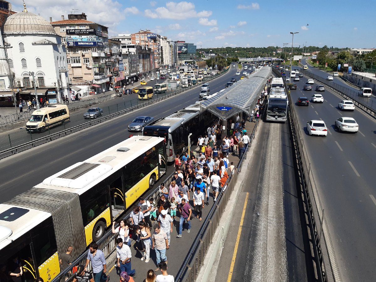 Metrobüs kullananlar dikkat
