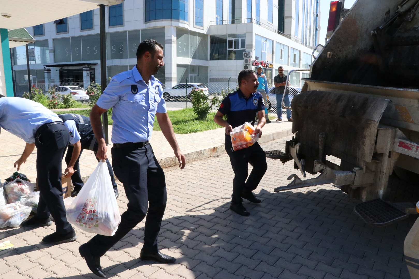 Bin 470 adet son kullanma tarihi geçmiş ürün ele geçirildi