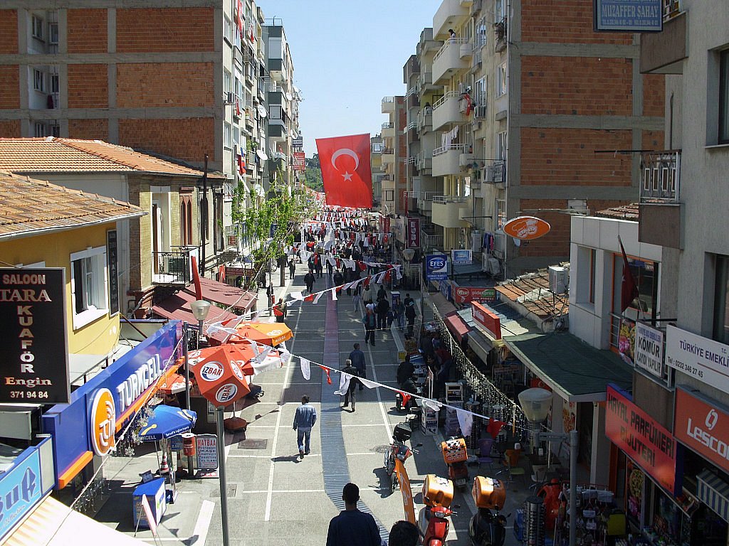İzmir'de icradan satılık dükkan