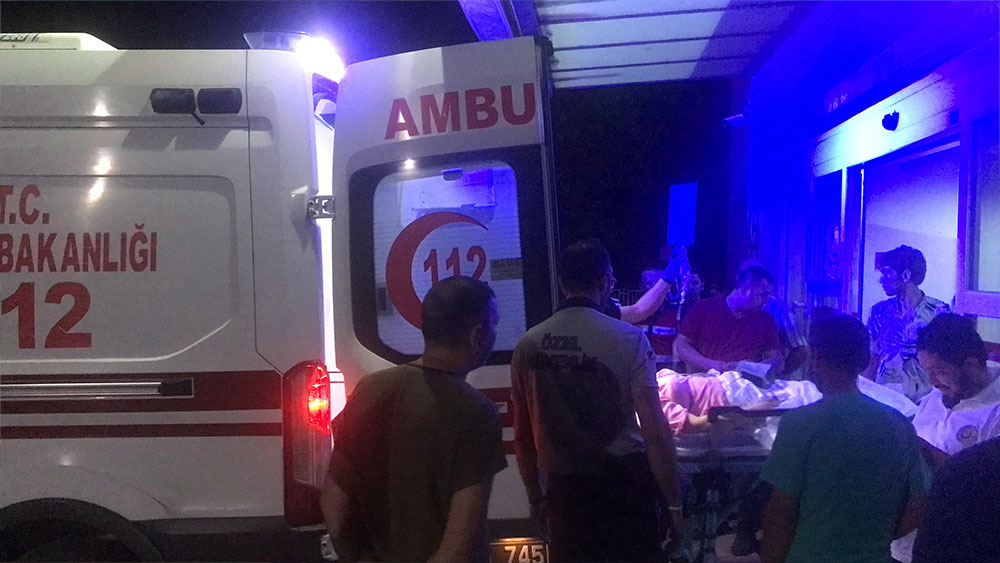 Yunanistan'ın geri ittiği bottaki hamile sığınmacı Meriç Nehri ortasında doğum yaptı