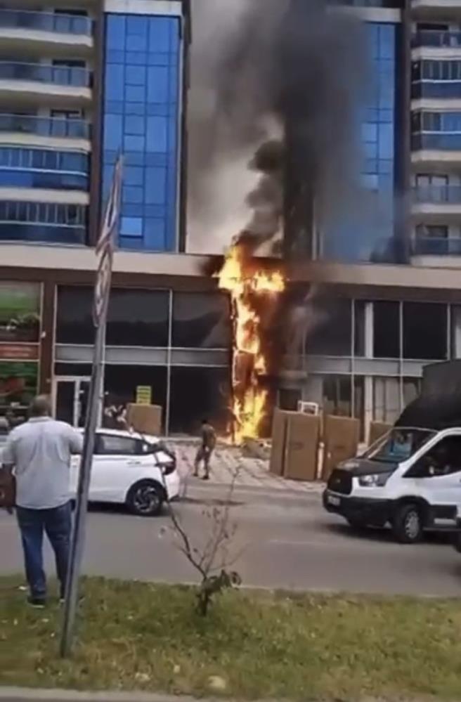 Bursa'da mobilya dükkanında yangın çıktı