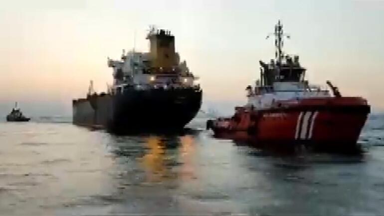İstanbul Boğazı'nda arıza yapan tanker kurtarıldı