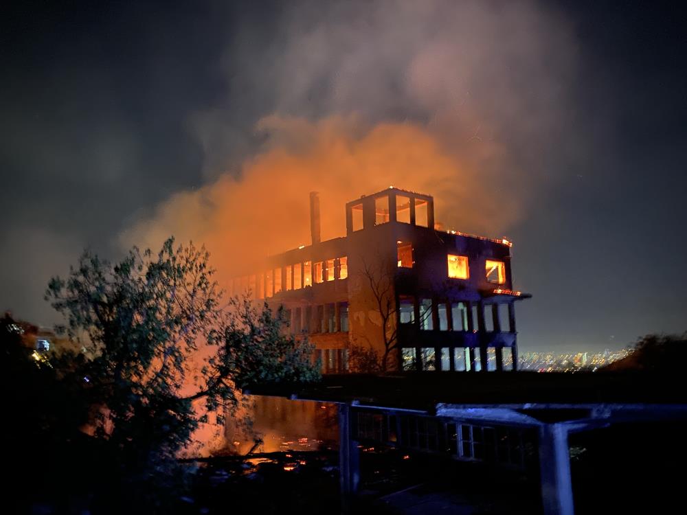 Bursa'da tarihi fabrikada yangın