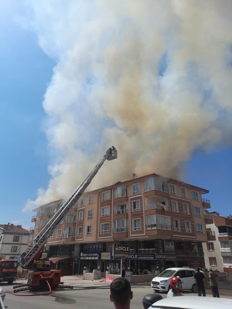 Ankara’da çatı yangını