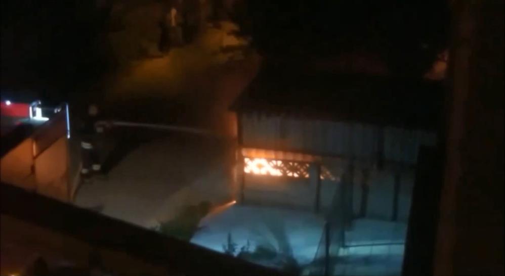 Park halindeki araç alevlere teslim oldu