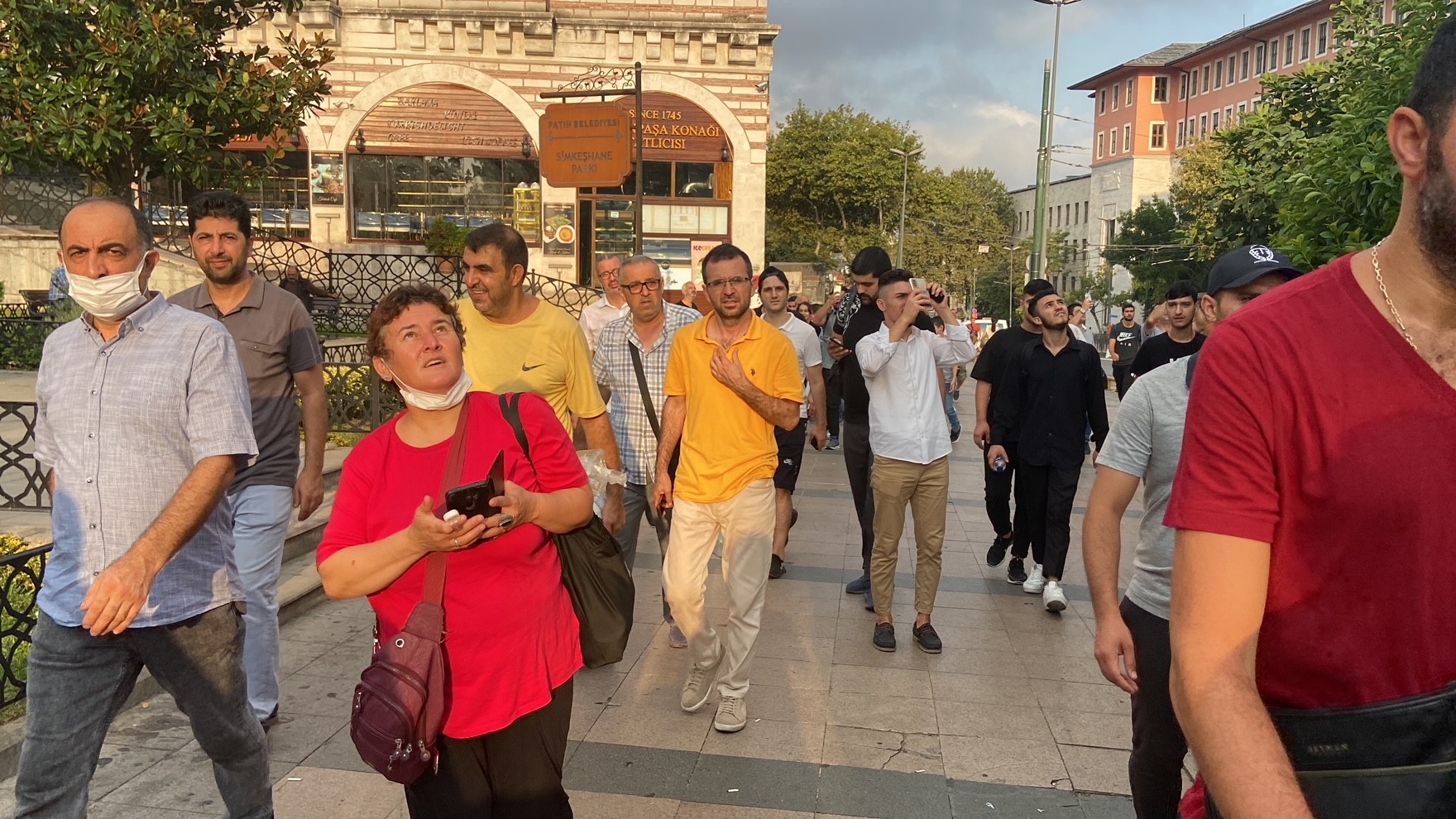Fatih’te korku dolu anlar. İntihar girişiminde bulundu