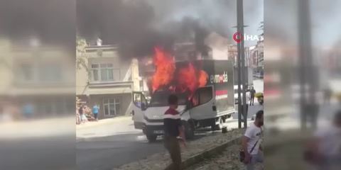 Deodorant patladı araç alev alev yandı