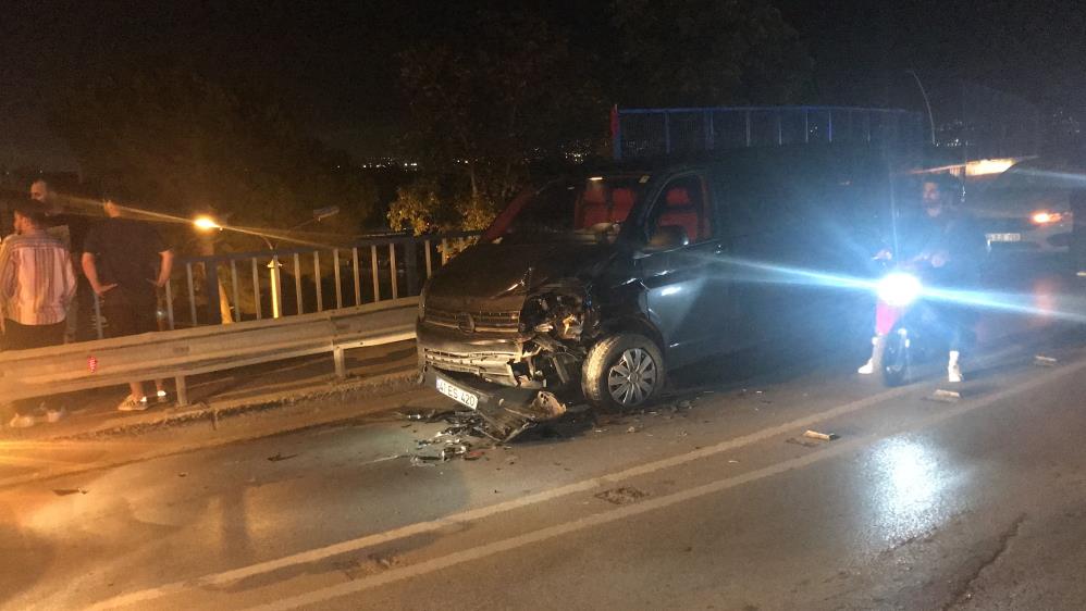 Turist taşıyan minibüs kazaya karıştı: 11 yaralı