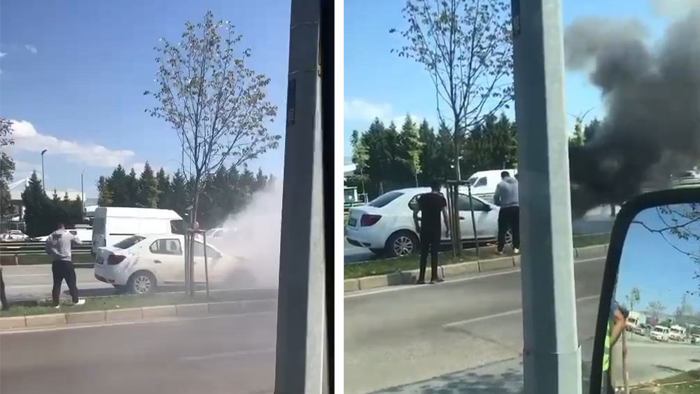 Seyir halindeki otomobil küle döndü