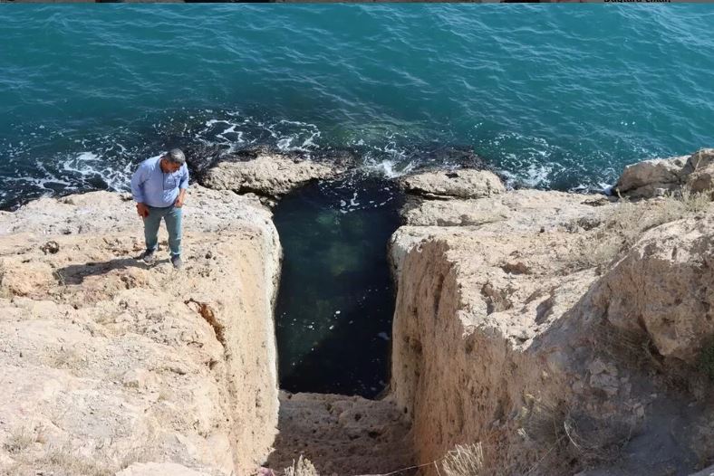Van Gölü'nde sular çekildi. Tarihi liman ortaya çıktı