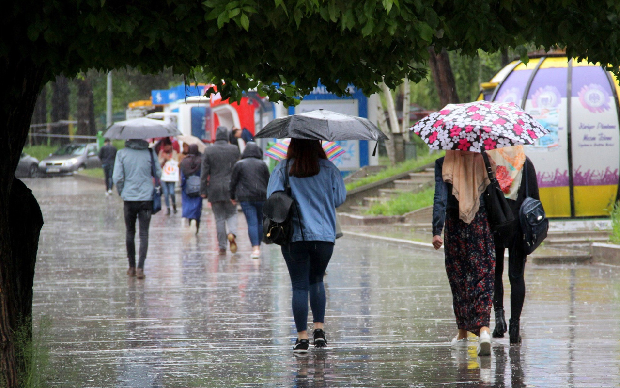 Meteoroloji'den uyarı üstüne uyarı. Sağanak ve fırtına geliyor