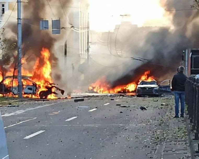 Kiev'e art arda büyük patlamalar