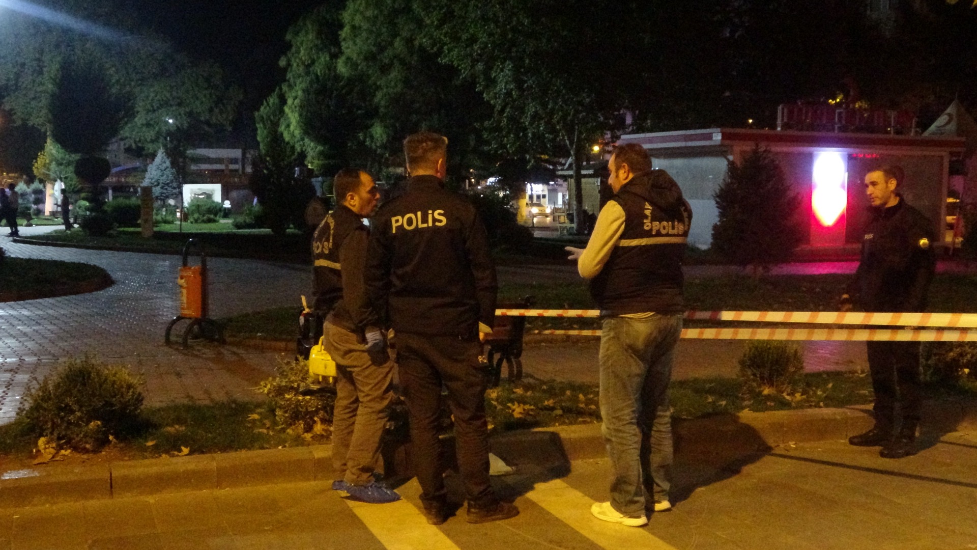 Kız kavgası kanlı bitti: 3 yaralı