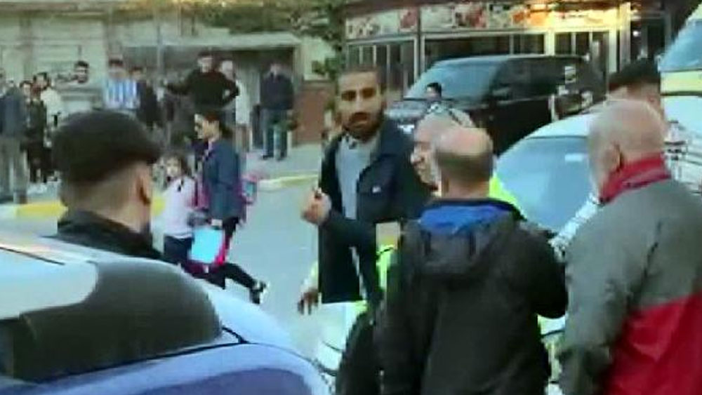 Atatürk Anıtı'na baltayla saldıran şüpheli gözaltına alındı