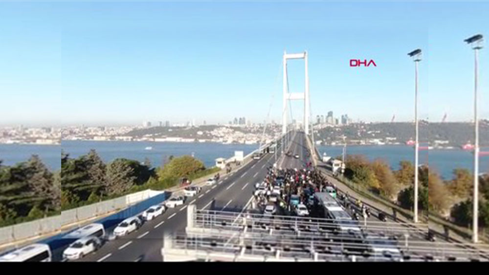 15 Temmuz Şehitler Köprüsü'nde Gazi Mustafa Kemal Atatürk'e saygı duruşu