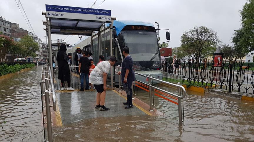 İstanbul'da yağış etkili oluyor
