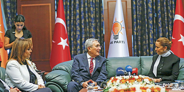 Siyasi partilerde bayramlaşma