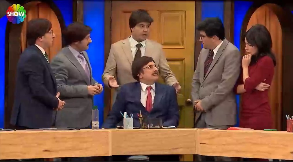 Güldür Güldür Şov'da dikkat çeken muhalefet skeçi izleyenleri kahkahaya boğdu