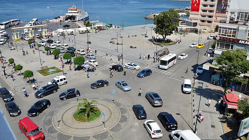 Çanakkale iskelelerinde bayram yoğunluğu