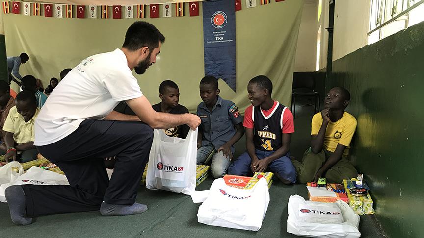 TİKA gönülleri feth ediyor