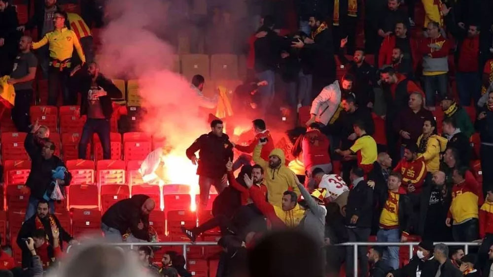 TFF'den çok tartışılacak ceza! İzmir derbisindeki olaylara 4 ve 6 maçlık karar