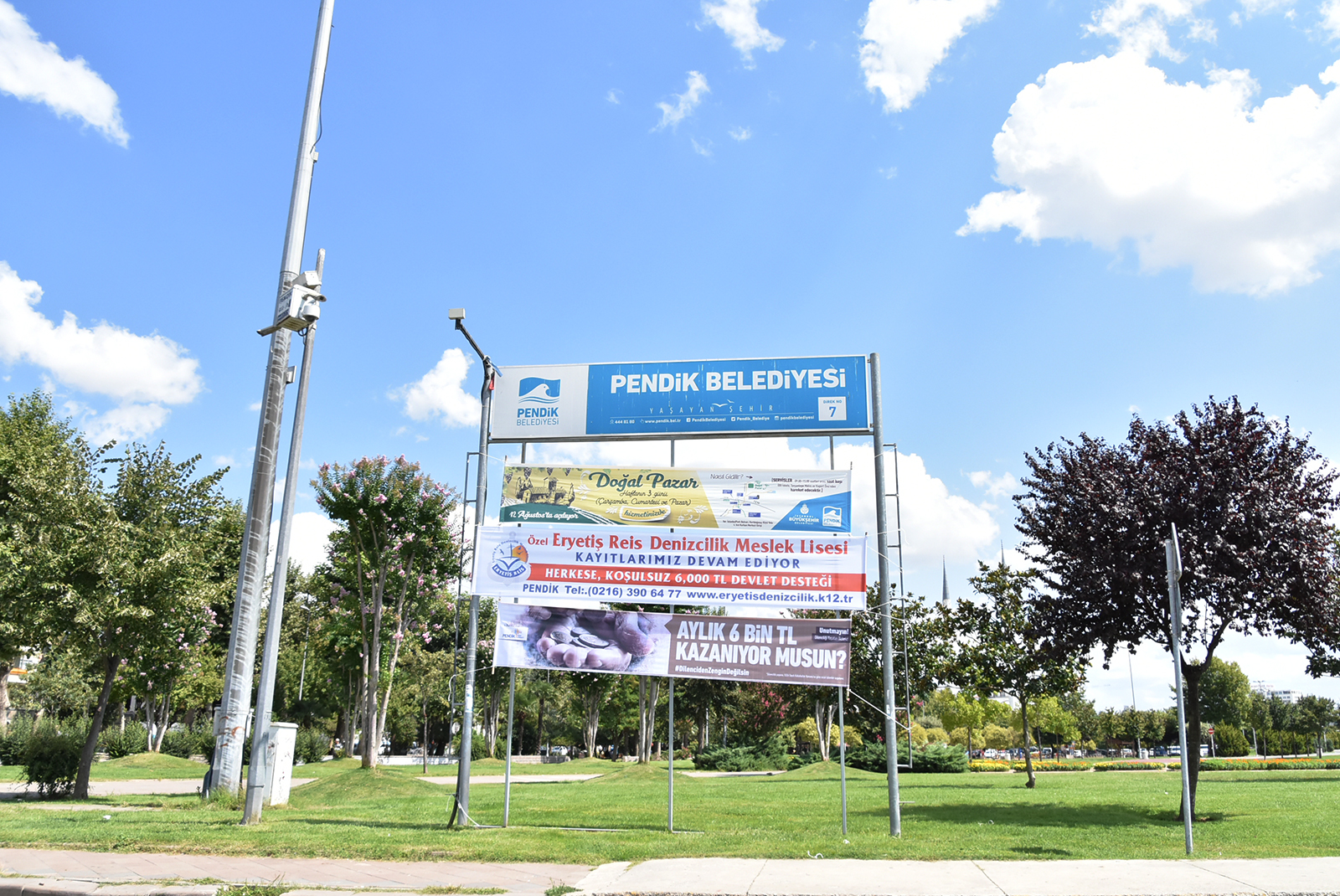 Dilencilere karşı pankartlı mesaj